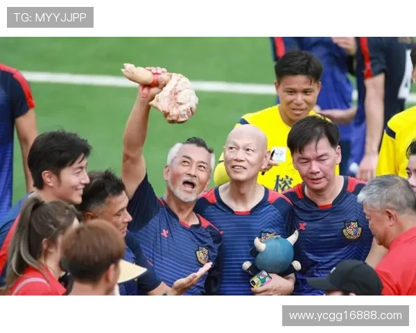 香港足球明星队荣获殊荣共同庆祝辉煌成就与团结精神 香港足球明星队荣获殊荣共同庆祝辉煌成就与团结精神