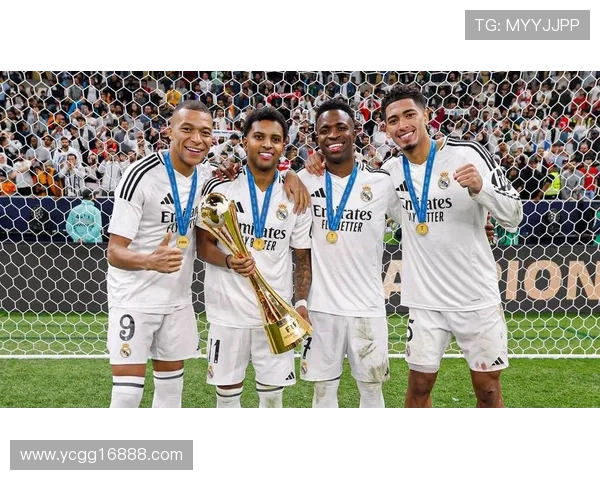 世界足球明星背后的支持者揭秘家人如何影响他们的职业生涯与成就 世界足球明星背后的支持者揭秘家人如何影响他们的职业生涯与成就